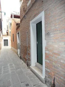 Mfm Home Venice 0*,